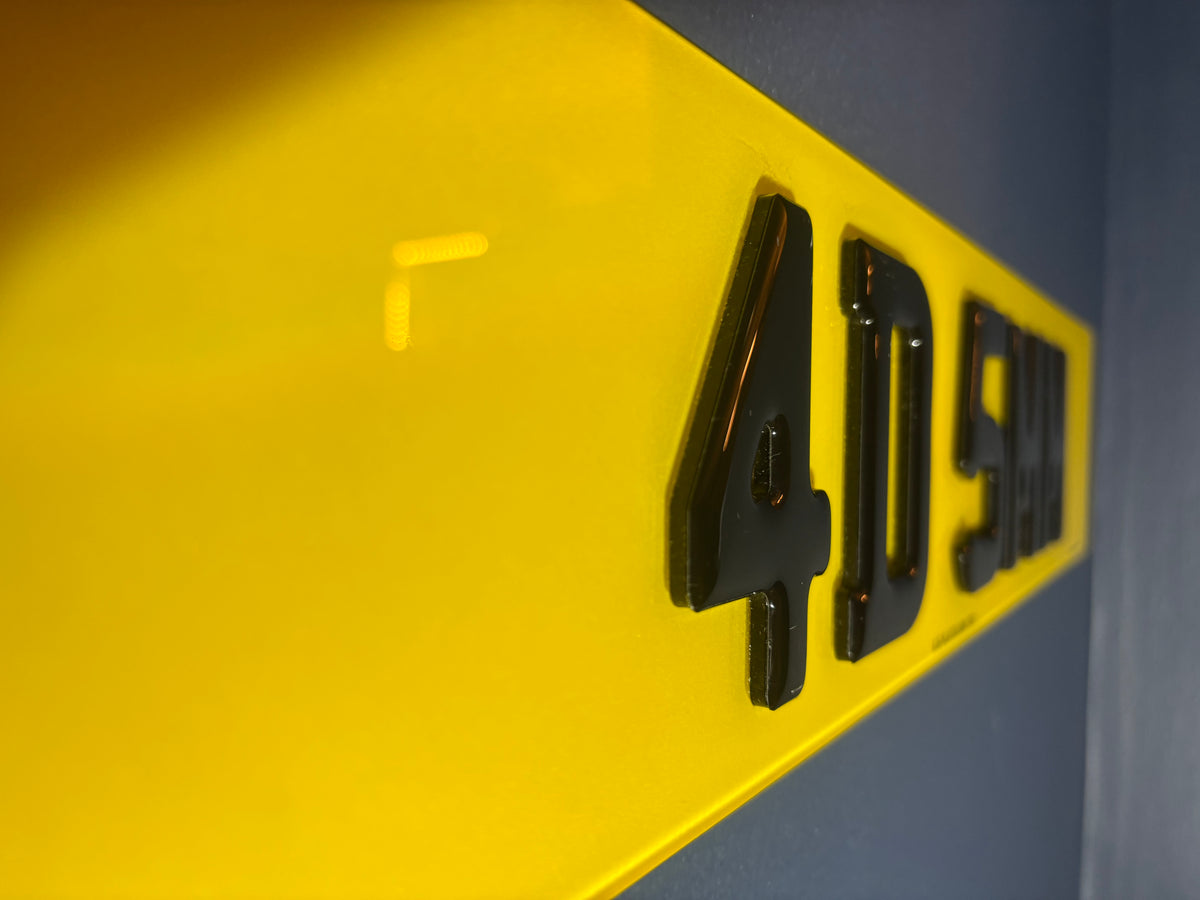 4D Gel Number Plates (5mm) with Gloss Black Gel Lettering Set
